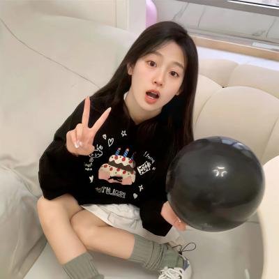 玻璃橱窗中的姑娘